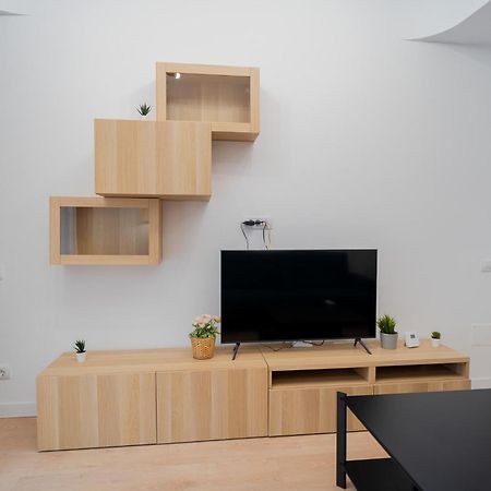 Amazing View Apartments - Iuliu Maniu & Politehnica Park บูคาเรสต์ ภายนอก รูปภาพ