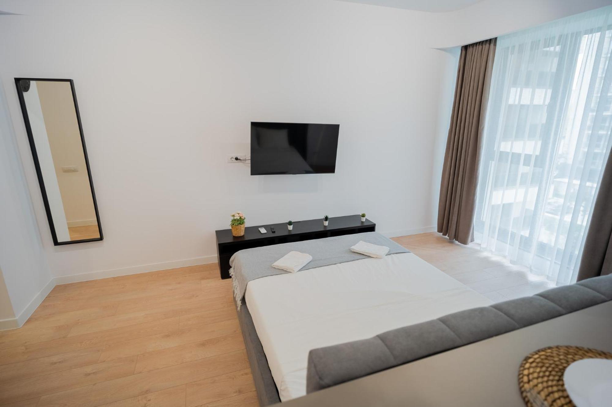 Amazing View Apartments - Iuliu Maniu & Politehnica Park บูคาเรสต์ ภายนอก รูปภาพ