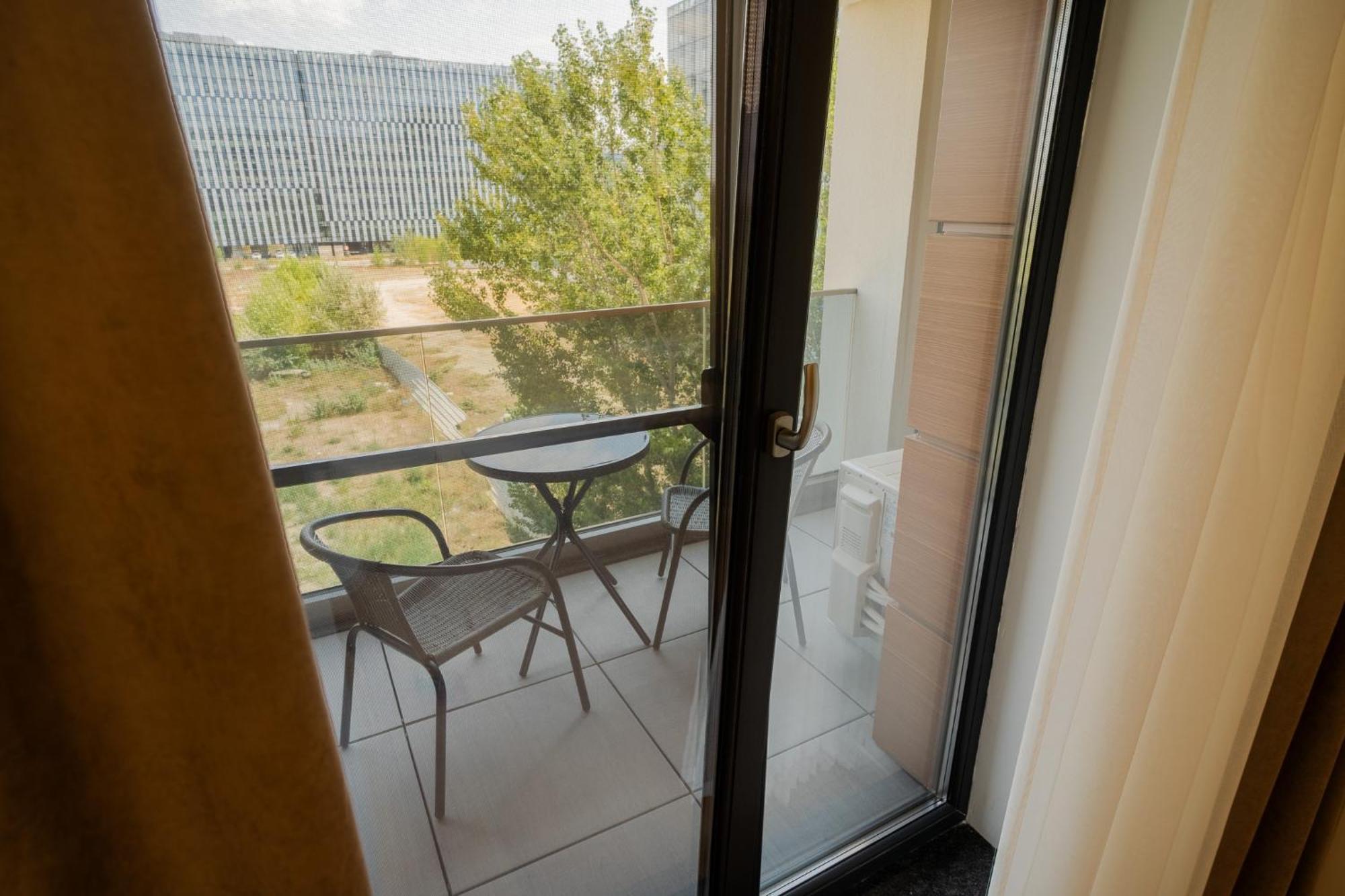 Amazing View Apartments - Iuliu Maniu & Politehnica Park บูคาเรสต์ ภายนอก รูปภาพ