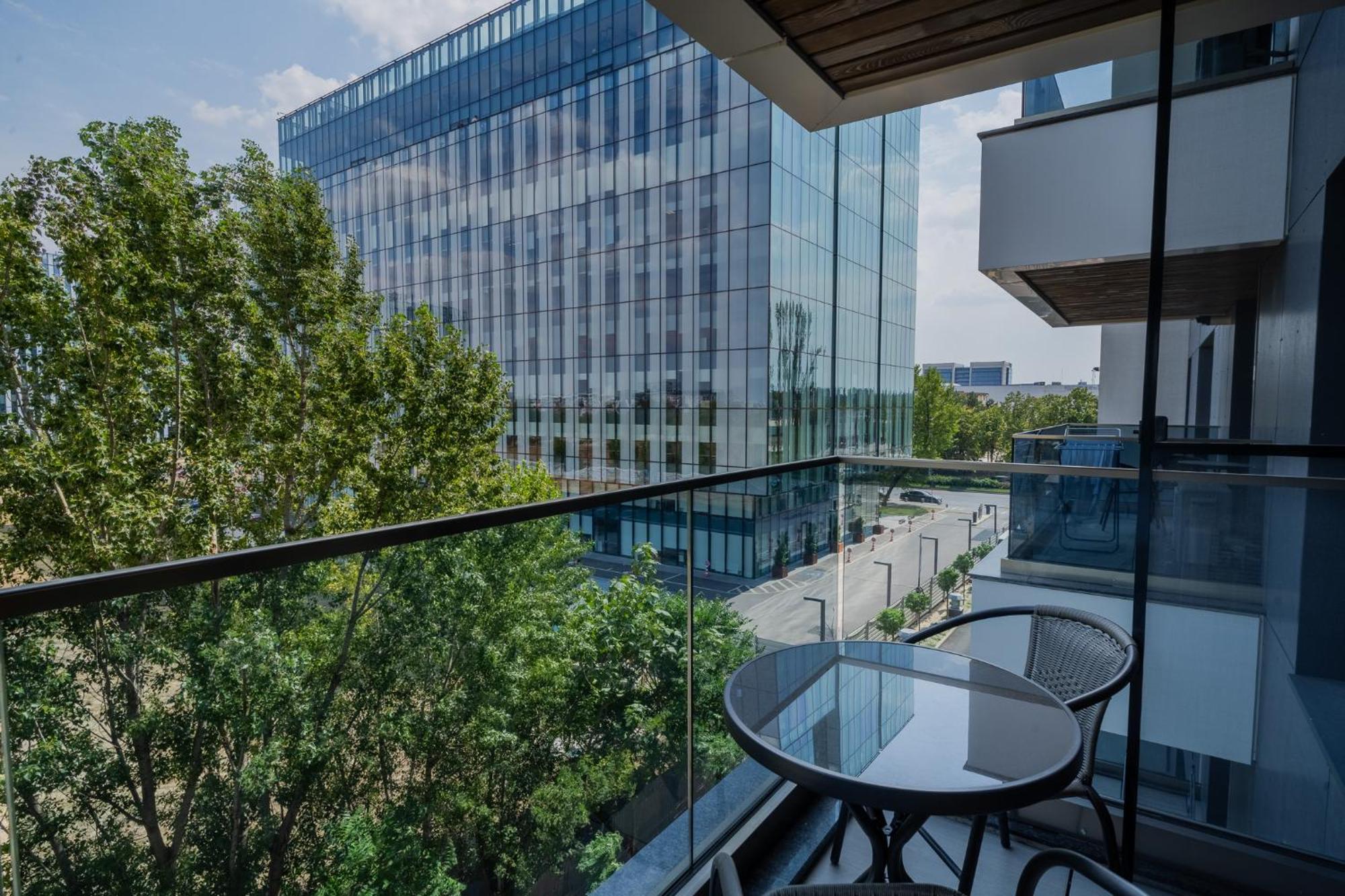 Amazing View Apartments - Iuliu Maniu & Politehnica Park บูคาเรสต์ ภายนอก รูปภาพ