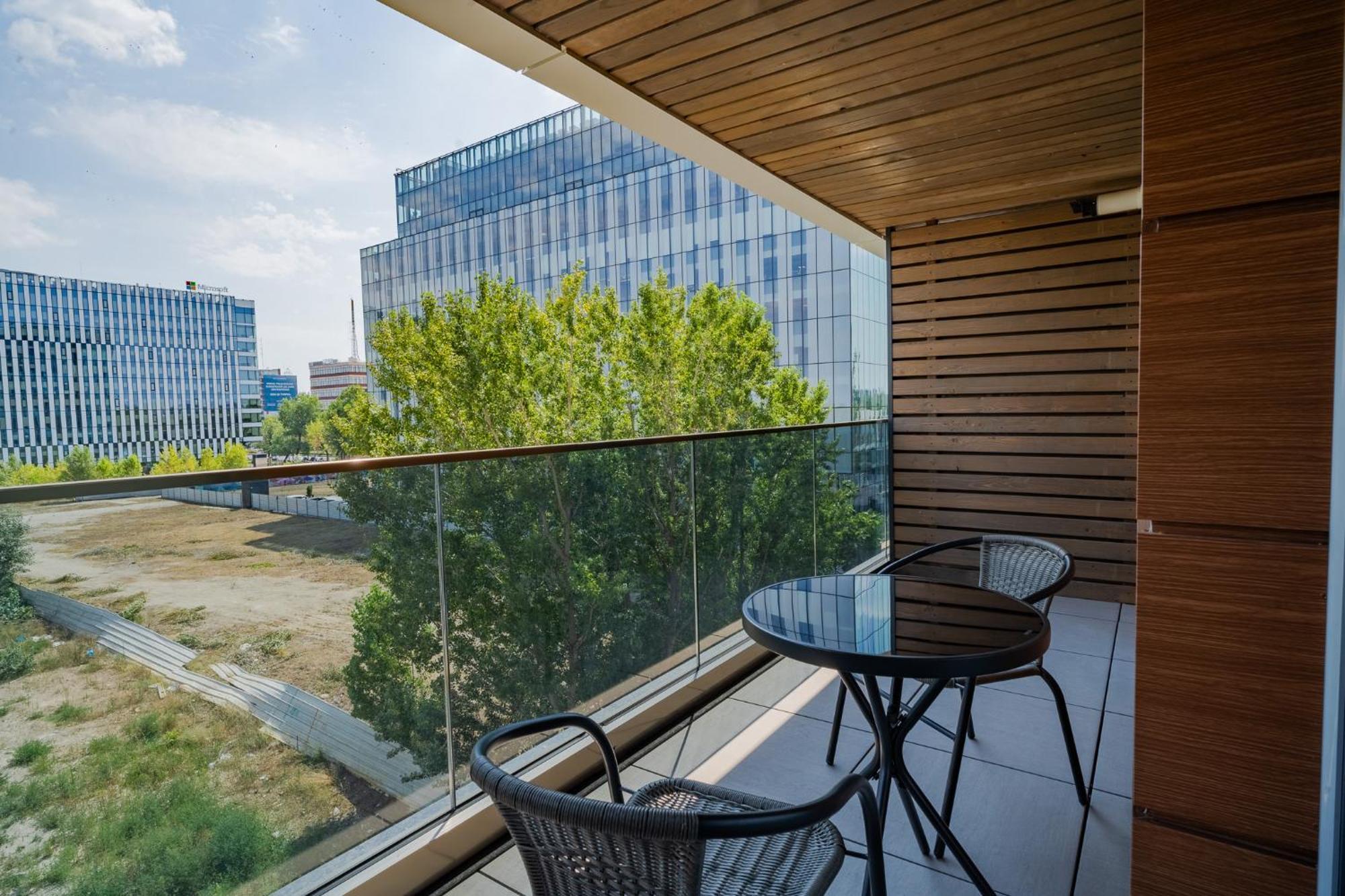 Amazing View Apartments - Iuliu Maniu & Politehnica Park บูคาเรสต์ ภายนอก รูปภาพ